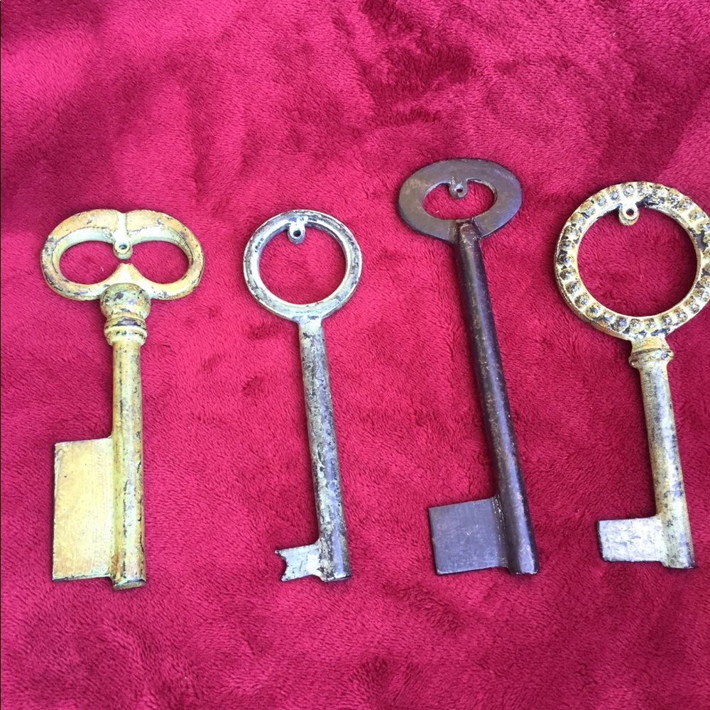 Decorative key set